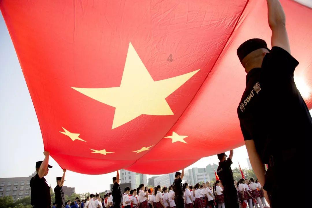 时尚芭比做美甲
