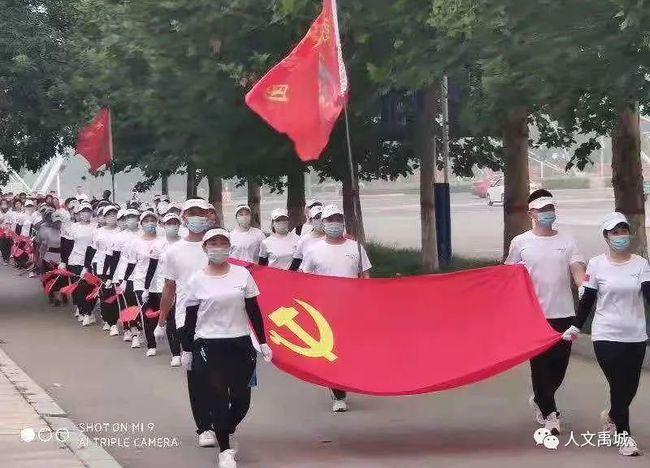 2005年,广州一男子自称大清王爷大闹车站,要求国家归还祖产故宫
